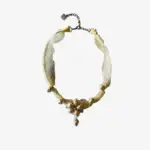 Ketting ‘Magnolia’ – Organza & Satijnkoord met Wilde Parel en Swarovski