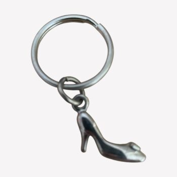 Sleutelhanger met zilverkleurig muiltje van 3 cm, Assepoester geïnspireerd design.