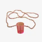 Roze kunststof shotglas aan metallic parelketting, perfect voor vrijgezellenfeest of themafeest
