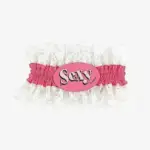 Witte kanten kousenband met roze satijnen band en ‘Sexy’-label, perfect voor vrijgezellenfeest of bruiloft