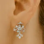 Oorbellen Granada – Zilverkleurige stekertjes met strass en hangertje (2,5 cm)
