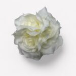 Ivoorkleurige bloemaccessoire met drie rozen – met speld en haarclip (18 cm)