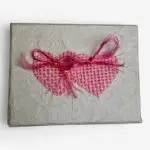 Vierkant doosje met roze hartjes – cadeau- of ringdoosje (9,5 × 7 × 5,5 cm)