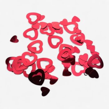 Metallic rode hartjesconfetti – romantische tafeldecoratie