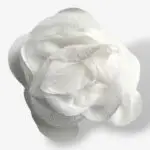 Haarbloem Ivory Cloud – organza bloem als kam of broche