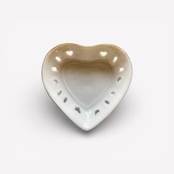 Porselijnen schaaltje in hartvorm met goudrand – 5,75 × 5,75 cm