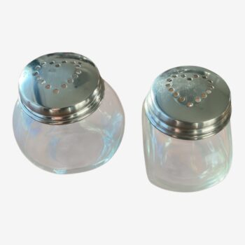 Peper- en zoutstelletje met hartjesdeksel