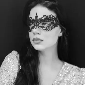 Kantmasker carnaval – zwart (model 1)