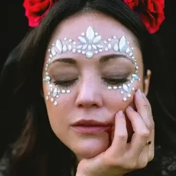 Glow in the dark gezichtsstickers kristallen – 15 × 9 cm